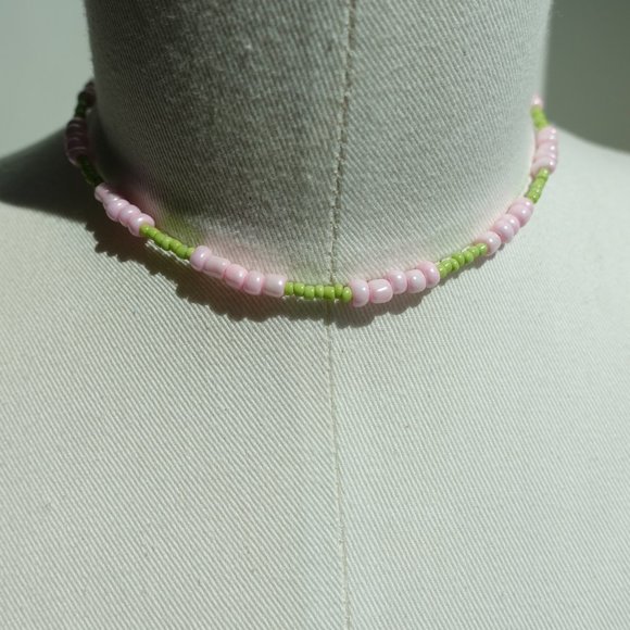 Pink and light green glass bead necklace - Picture 3 of 4